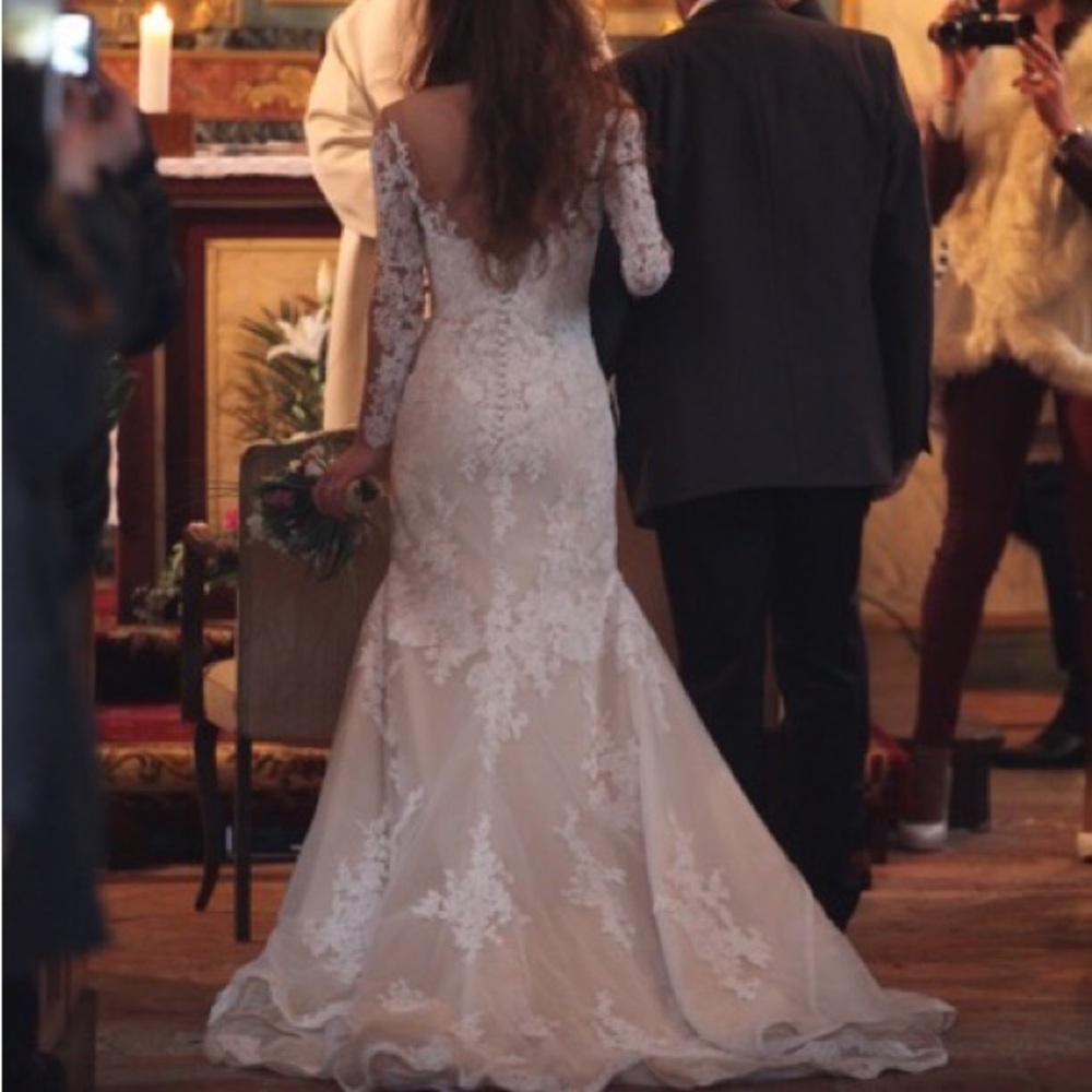 Wedding dress by Pronovias model Tibet